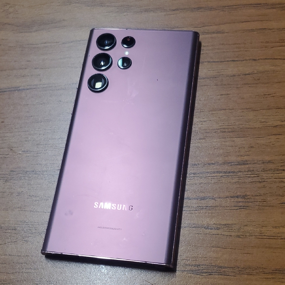 Samsung Galaxy Ultra 22 in Shimmering Pink
